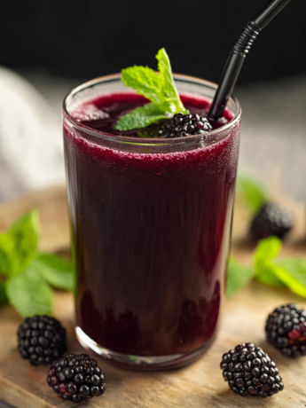 A Blackberry Fruit Juice, ready to enjoy on a hot day, recipe by Goya Recipes.