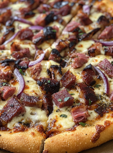 A kosher style pastrami pizza, ideal if you want something easy and different for your day, recipe by Goya Recipe.